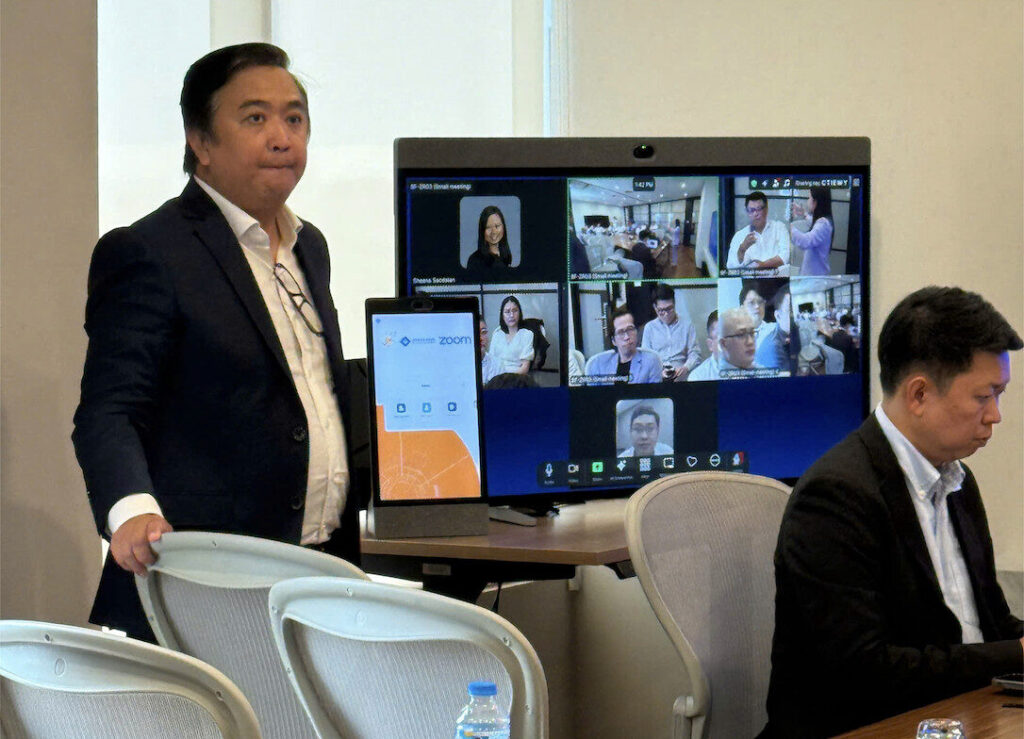 Mô phỏng cuộc họp trực tuyến, gọi điện qua Zoom