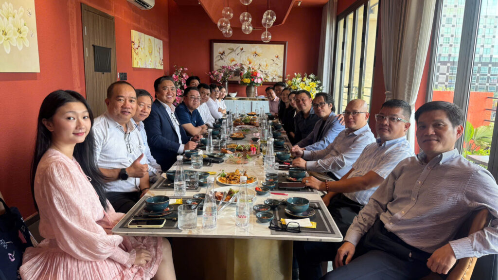 Khách mời tham dự sự kiện trong không gian Roundtable