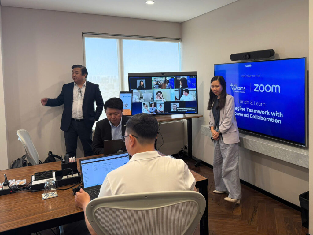 Mô phỏng cuộc họp trực tuyến, gọi điện qua Zoom